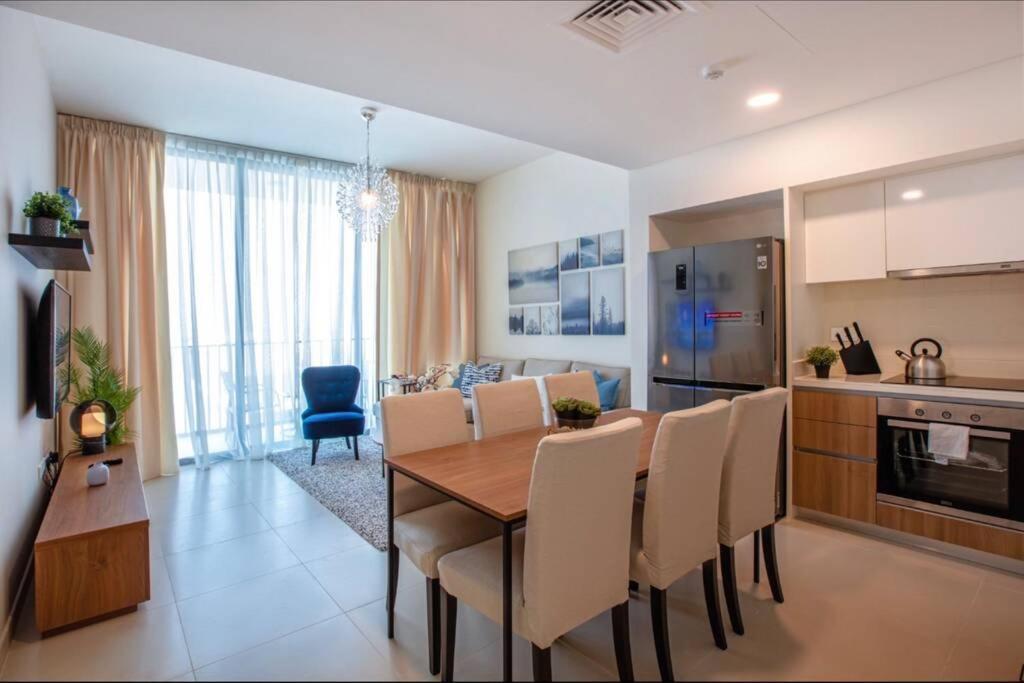 Luxury Family Retreat: Beach & Mall Access with Balcony Views Samaheej Exterior photo