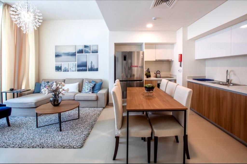 Luxury Family Retreat: Beach & Mall Access with Balcony Views Samaheej Exterior photo